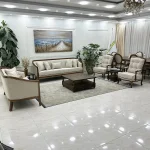 مبل کلاسیک اطلس 7 نفره به رنگ کرمی و باطراحی شیک و با کیفیت